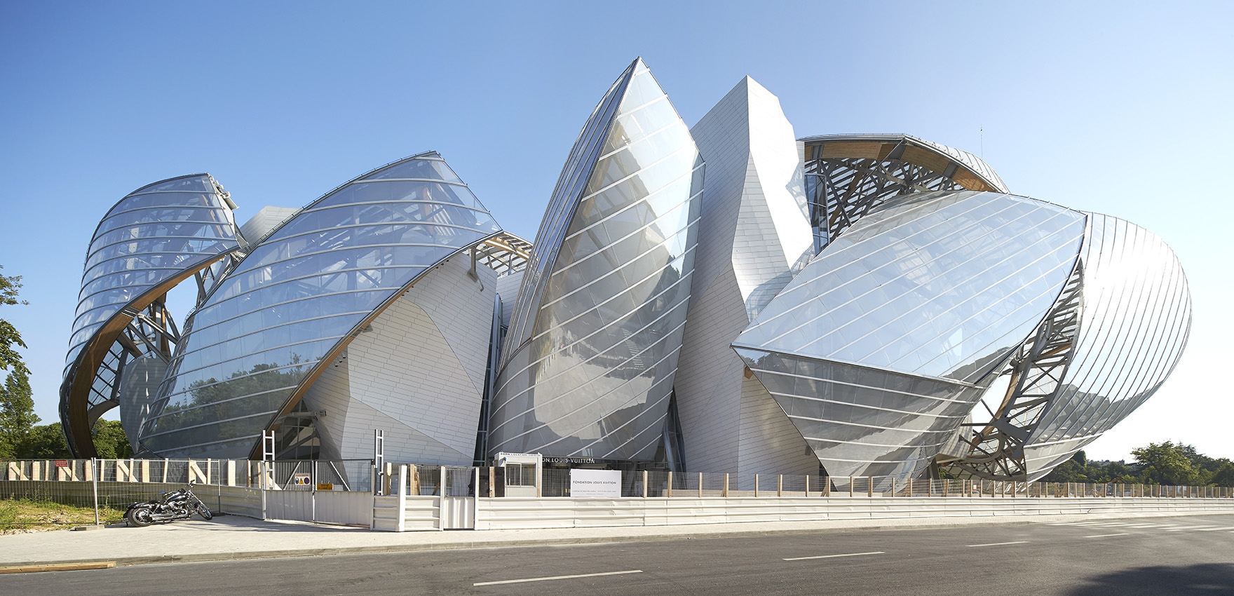 Fondation Louis Vuitton, Paris, France - Museum Review